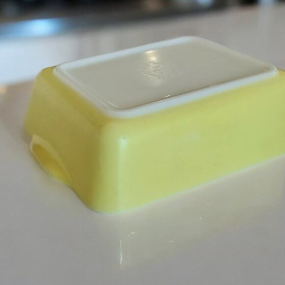 "RARE" Vintage Yellow Rectangular Pyrex 0503 B-4 Ovenware W/O Lid - Picture 9 of 12